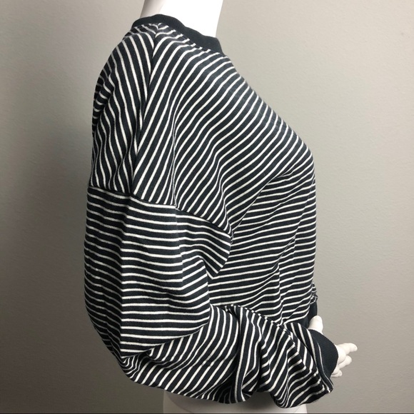 Cropped Sweater Black White Stripe Multiple Sizes - Picture 2 of 6